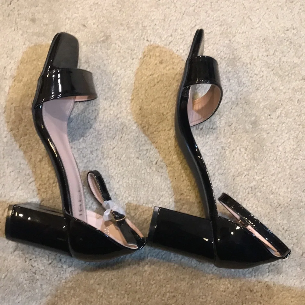 Ubee Black Faux Patent Leather Ankle Strap Chunky 3 inch Heel Sandal-Size 8.5